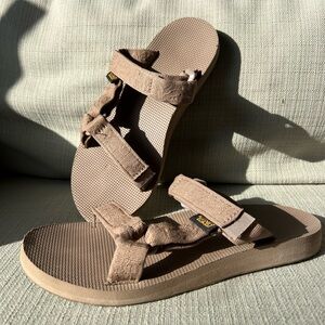 Teva Tan “Universal Sandals” size 6.5
